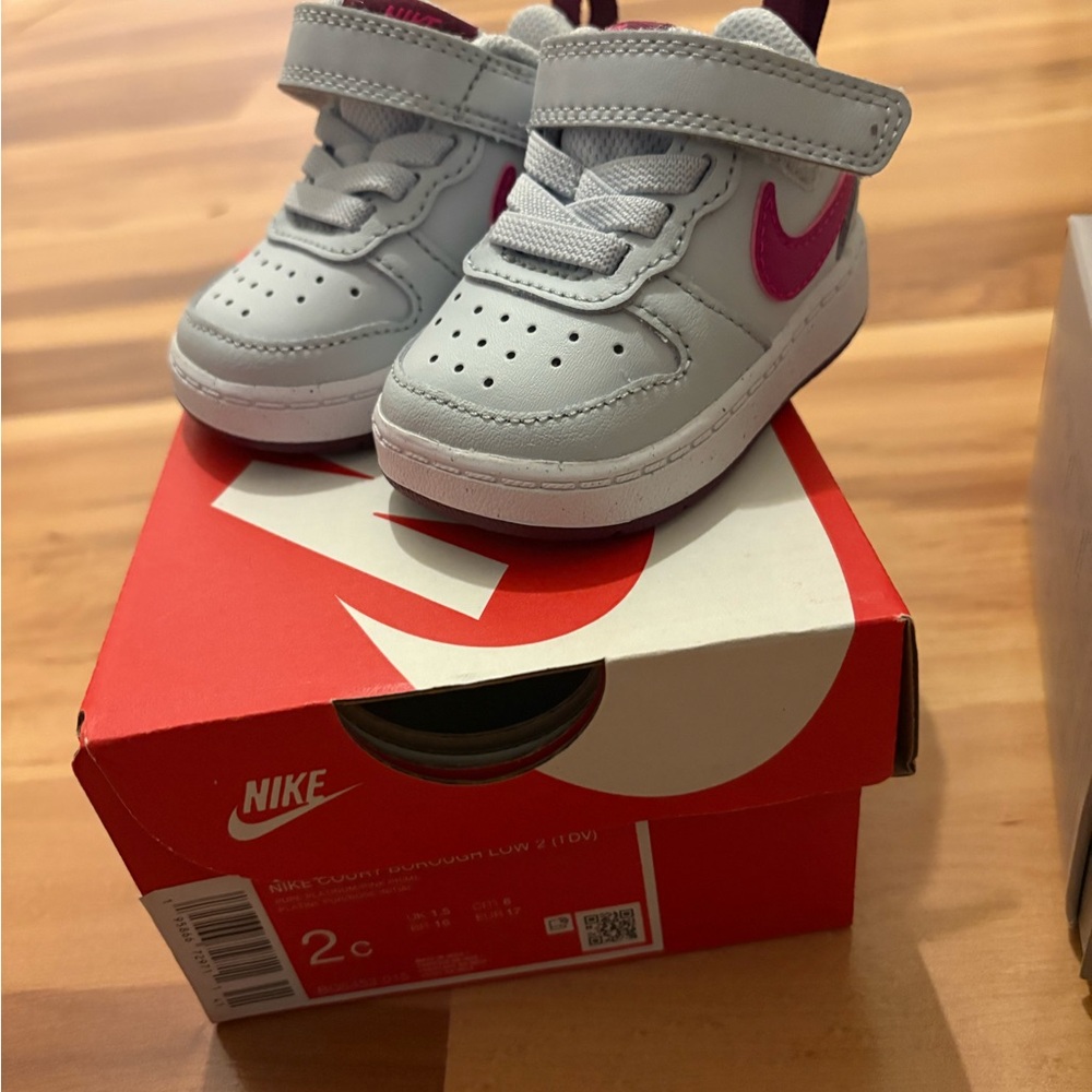 Nike Kids Sneakers in Gray and Pink